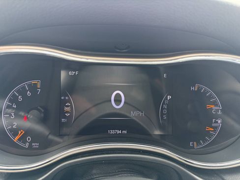 Used 2015 Jeep Grand Cherokee Altitude AWD/4WD image 17