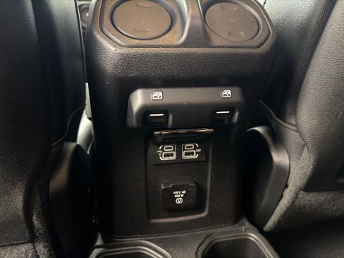 Used 2020 Jeep Gladiator Rubicon w/ Advanced Safety Group image 17
