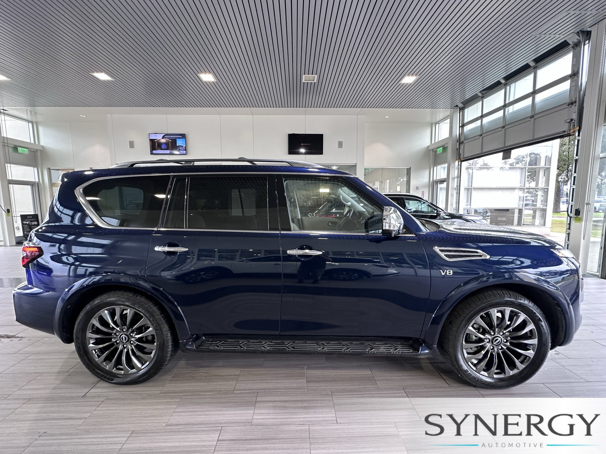 Used 2022 Nissan Armada Platinum w/ Captain's Chairs Package RWD image 2