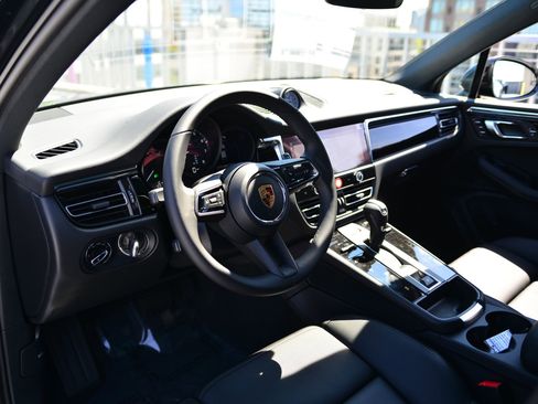 New 2026 Porsche Macan image 4
