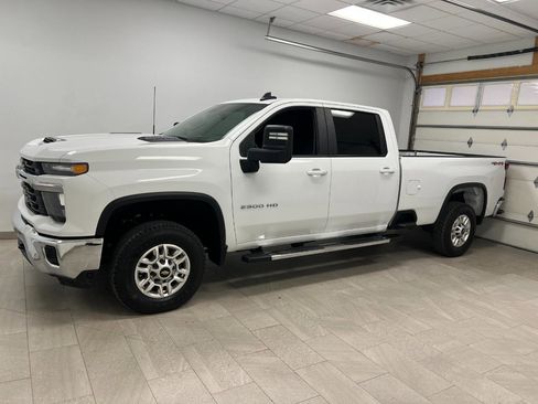Used 2025 Chevrolet Silverado 2500 LT w/ Convenience Package image 2