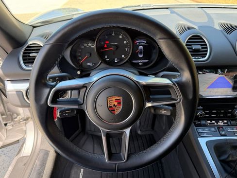 Used 2019 Porsche 718 Boxster RWD image 17