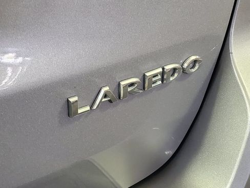 Used 2020 Jeep Grand Cherokee Laredo AWD/4WD image 27