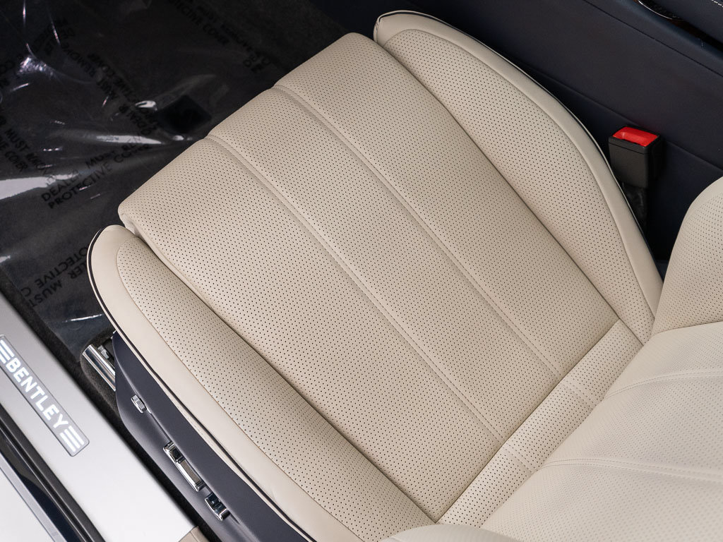 Certified 2022 Bentley Bentayga AWD/4WD image 19