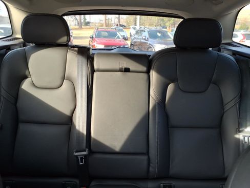 Used 2022 Volvo XC60 B5 Inscription w/ Protection Package Premier FWD image 18