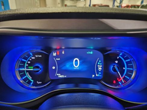 Used 2025 Chrysler Pacifica Pinnacle FWD image 28