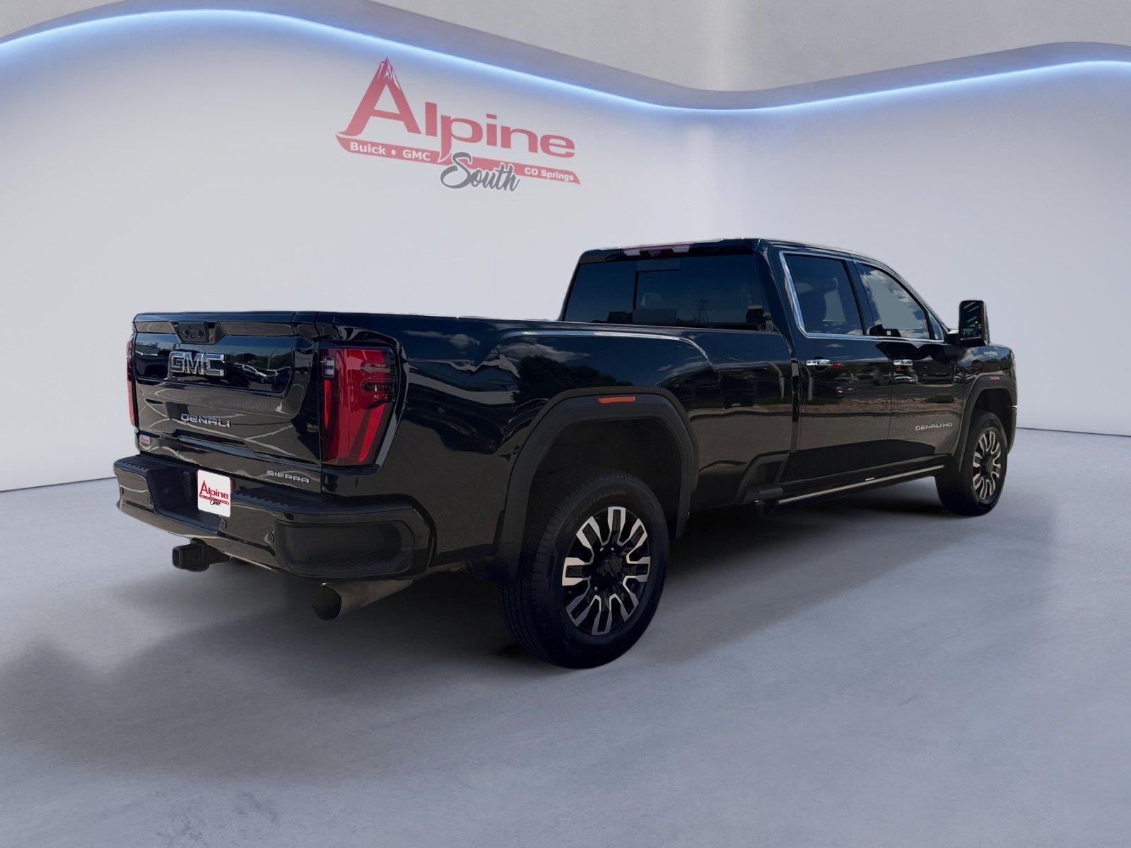 Certified 2024 GMC Sierra 2500 Denali Ultimate w/ Max Trailering Package AWD/4WD image 5