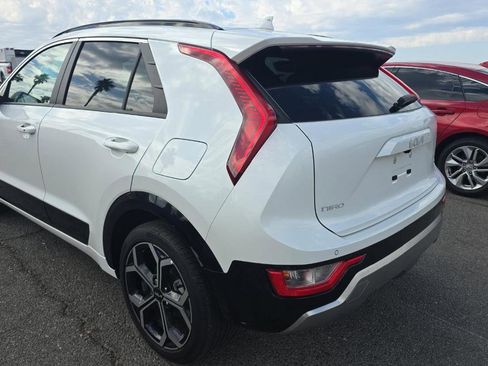 Used 2023 Kia Niro EX Touring image 5