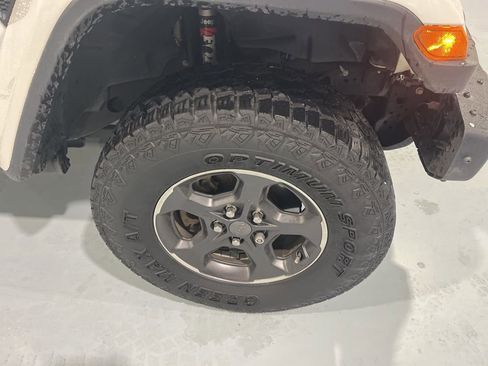 Used 2021 Jeep Gladiator Rubicon image 10