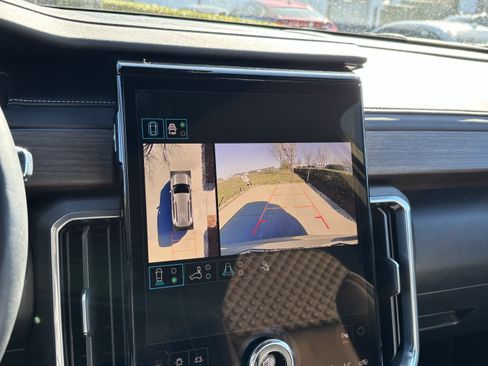 Used 2025 GMC Acadia Denali w/ Super Cruise Package image 24