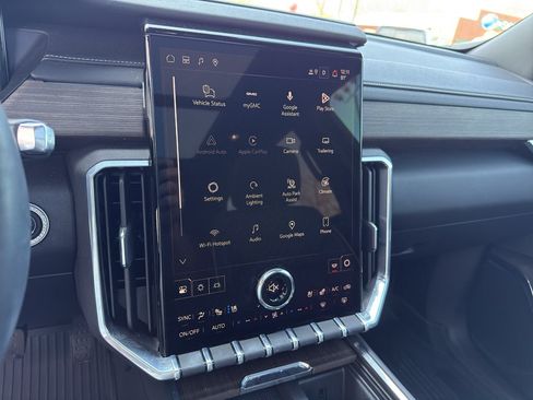 Used 2025 GMC Acadia Denali w/ Super Cruise Package FWD image 16