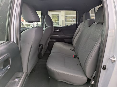 Used 2018 Toyota Tacoma TRD Sport w/ Technology Package image 29