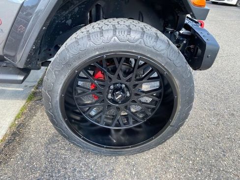Used 2022 Jeep Wrangler Unlimited Rubicon w/ Dual Top Group AWD/4WD image 13