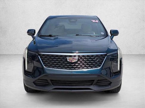 Used 2024 Cadillac XT4 Luxury FWD image 2