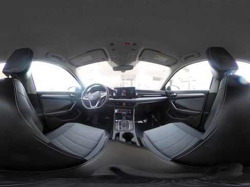 Used 2025 Volkswagen Jetta SE image 38