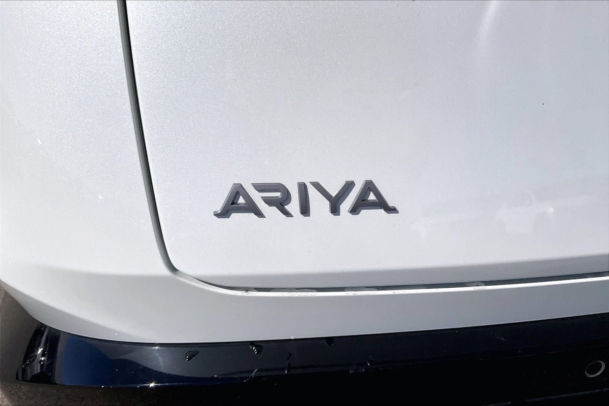 Used 2023 Nissan Ariya AWD image 6
