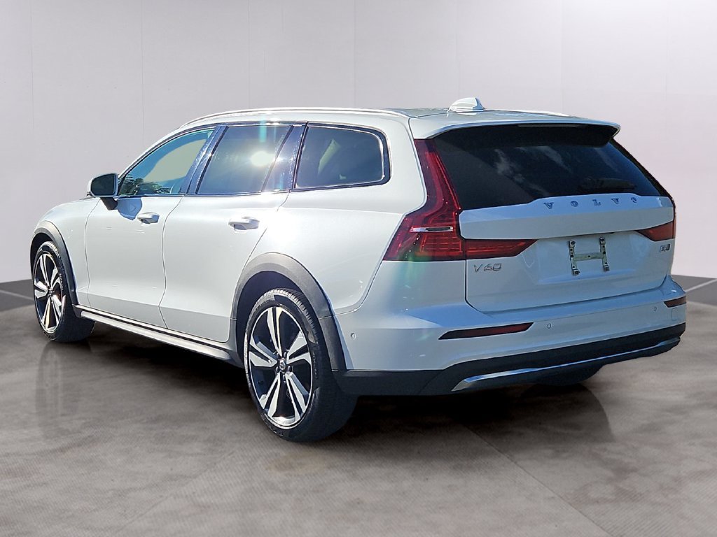 Used 2023 Volvo V60 B5 Cross Country Plus AWD/4WD image 6