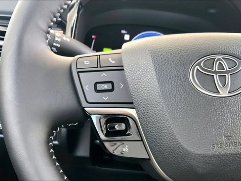 New 2026 Toyota Camry Hybrid FWD image 13