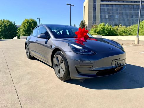 Used 2023 Tesla Model 3 Standard Range RWD image 1