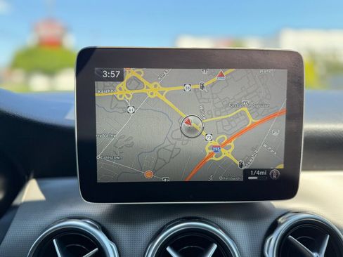 Used 2019 Mercedes-Benz GLA 250 4MATIC image 16