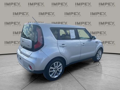 Used 2019 Kia Soul + image 5
