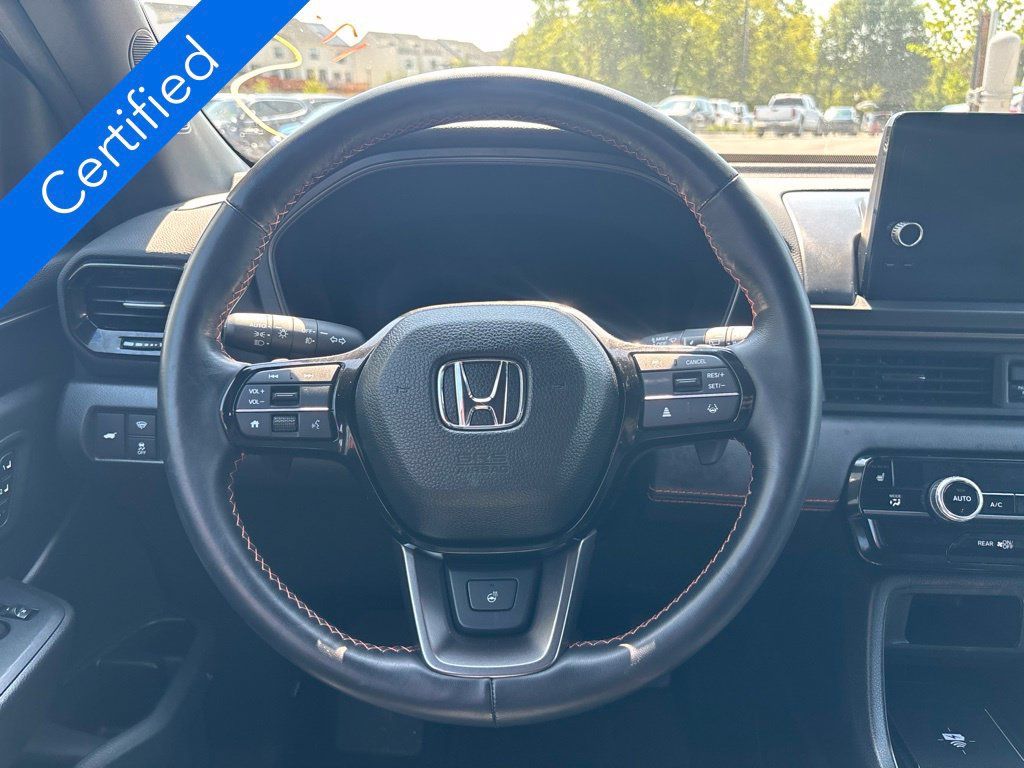 Used 2025 Honda Pilot TrailSport image 14