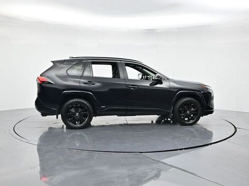 Used 2022 Toyota RAV4 SE image 2