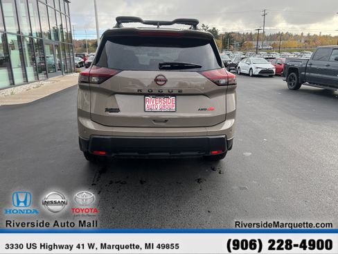 Used 2025 Nissan Rogue SV image 7