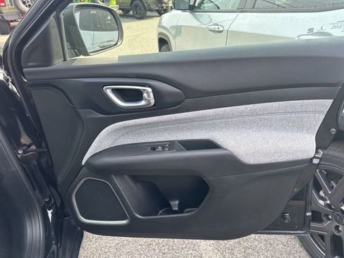 Certified 2022 Jeep Compass Latitude image 18