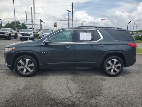 Used 2020 Chevrolet Traverse LT w/ LT Premium Package FWD image 2