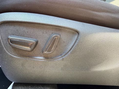 Used 2023 Toyota Highlander L FWD image 18