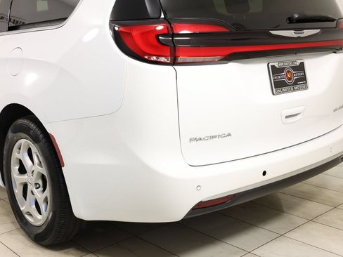 Used 2024 Chrysler Pacifica Limited FWD image 46