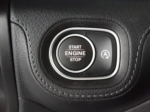 Used 2024 Mercedes-Benz GLS 450 4MATIC image 17
