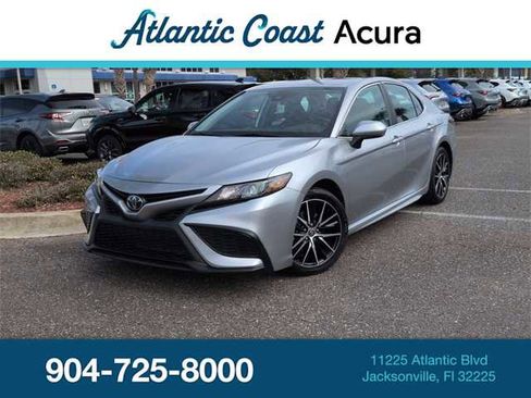 Used 2024 Toyota Camry SE image 1