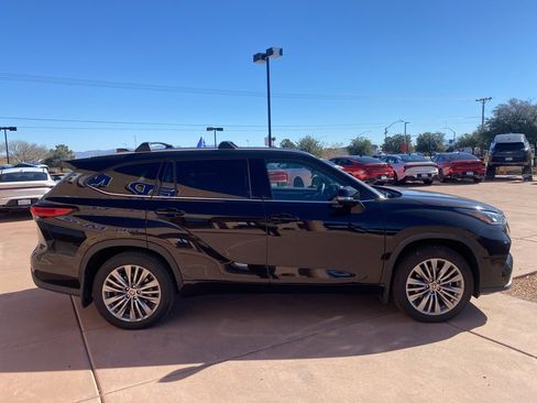 Used 2022 Toyota Highlander Platinum image 10