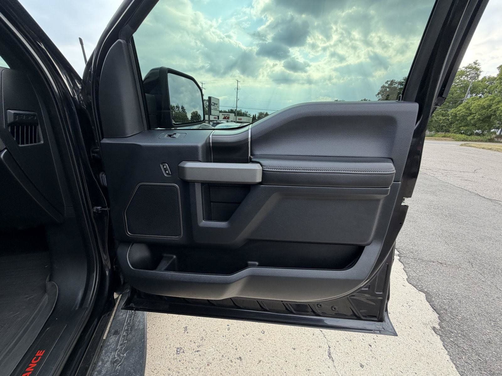 Used 2019 Ford F150 Raptor w/ Equipment Group 802A Luxury AWD/4WD image 32