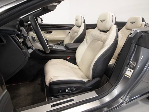 Used 2021 Bentley Continental GT image 3