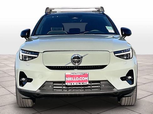 Used 2023 Volvo XC40 Recharge Ultimate image 3