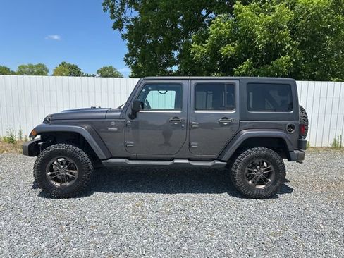 Used 2016 Jeep Wrangler Unlimited Sahara AWD/4WD image 2