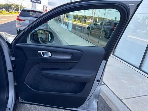 Certified 2025 Volvo XC40 B5 Plus AWD/4WD image 14