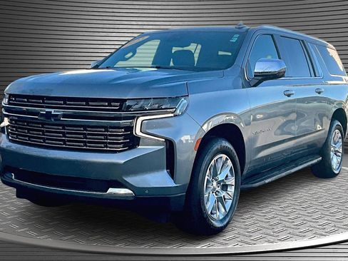 Used 2023 Chevrolet Suburban Premier image 3
