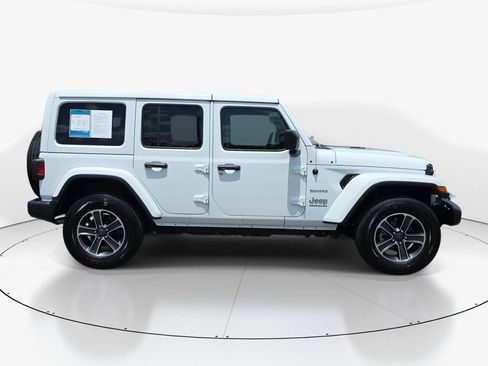 Used 2023 Jeep Wrangler Unlimited Sahara AWD/4WD image 5