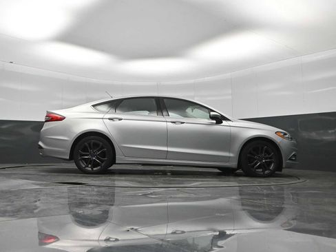 Used 2018 Ford Fusion SE w/ Equipment Group 201A FWD image 25