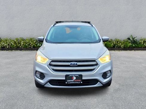 Used 2017 Ford Escape SE w/ Equipment Group 201A image 3