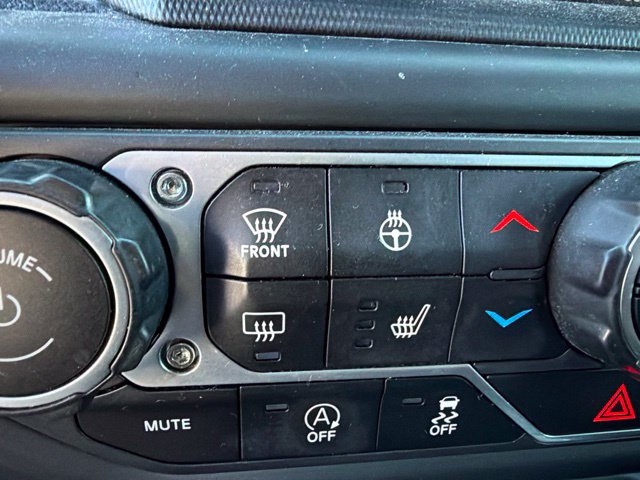 Used 2018 Jeep Wrangler Unlimited Sahara AWD/4WD image 11
