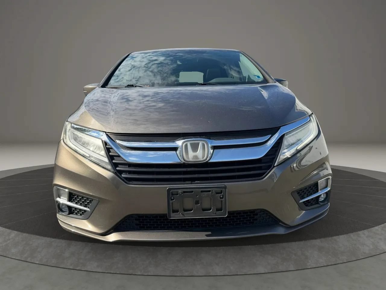 Used 2018 Honda Odyssey Touring image 2