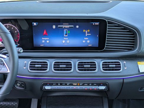 New 2026 Mercedes-Benz GLS 450 4MATIC image 32