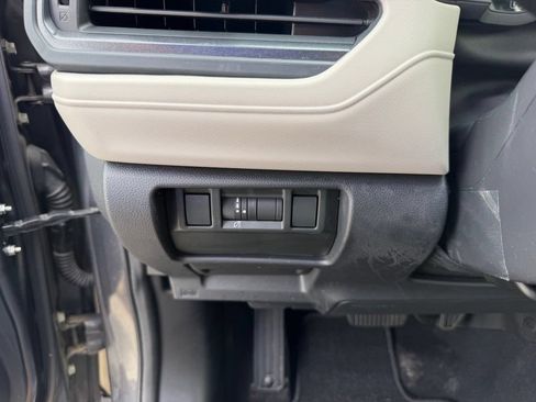 Used 2025 Subaru Forester AWD/4WD image 19