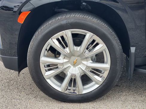 Used 2024 Chevrolet Suburban High Country image 8