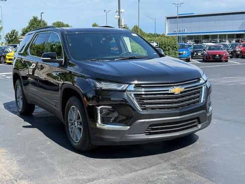 Used 2023 Chevrolet Traverse LT FWD image 9